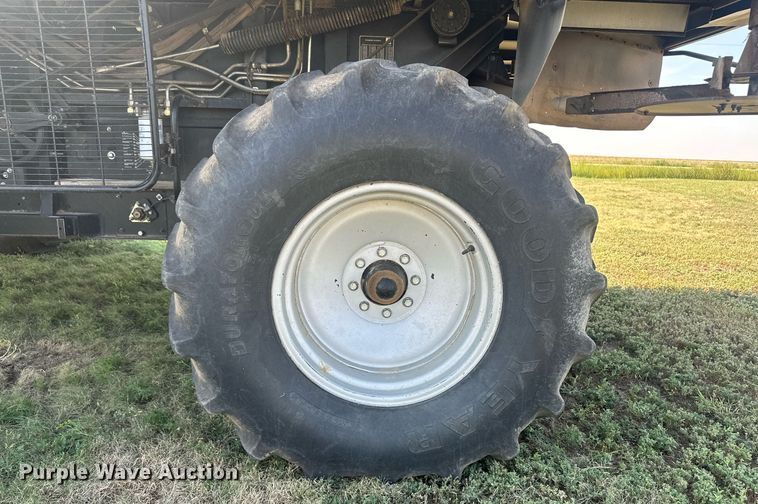 image for item OC9385 1995 Gleaner R72  combine