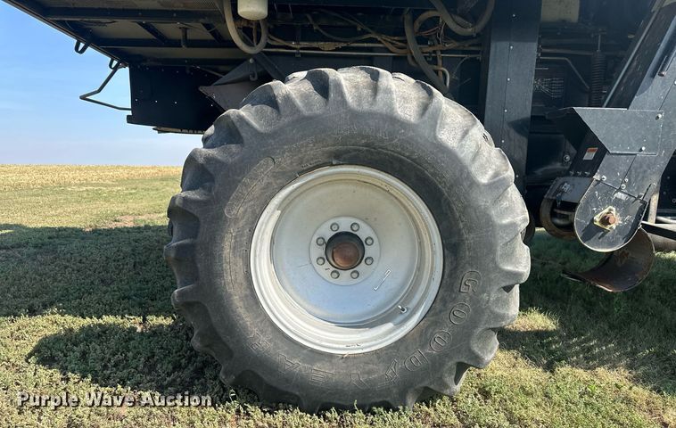 image for item OC9385 1995 Gleaner R72  combine