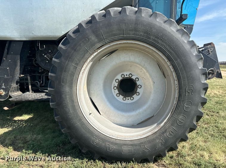 image for item OC9385 1995 Gleaner R72  combine