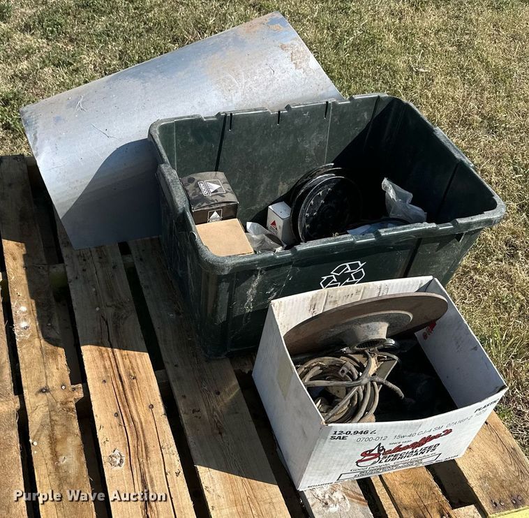 image for item OC9385 1995 Gleaner R72  combine