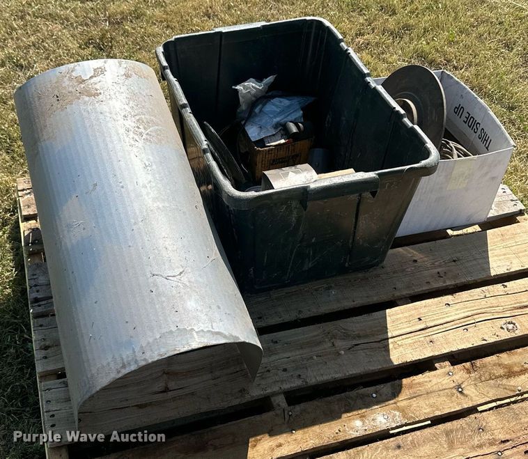 image for item OC9385 1995 Gleaner R72  combine