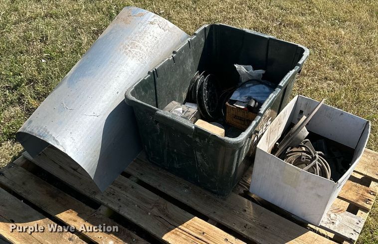 image for item OC9385 1995 Gleaner R72  combine