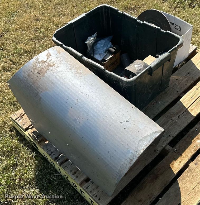 image for item OC9385 1995 Gleaner R72  combine