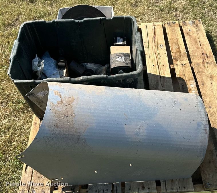 image for item OC9385 1995 Gleaner R72  combine