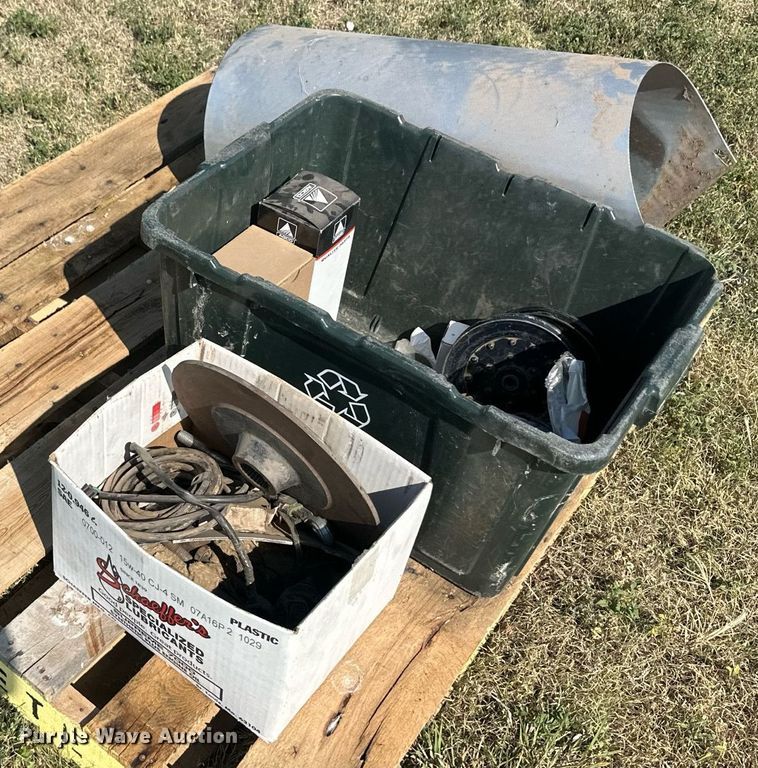 image for item OC9385 1995 Gleaner R72  combine