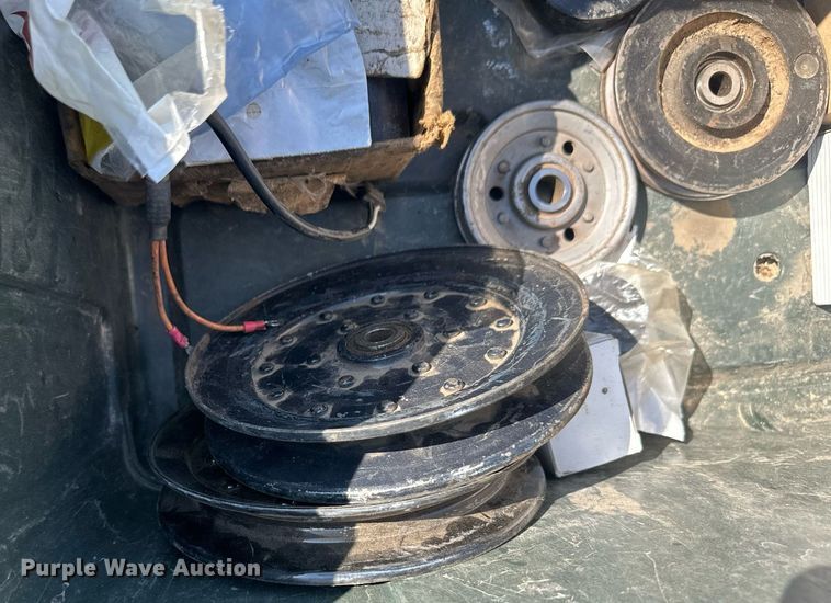 image for item OC9385 1995 Gleaner R72  combine