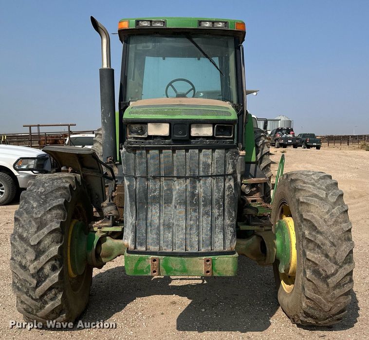 image for item OC9424 1995 John Deere 8200 MFWD tractor