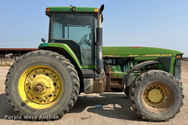 image for item OC9424 1995 John Deere 8200 MFWD tractor