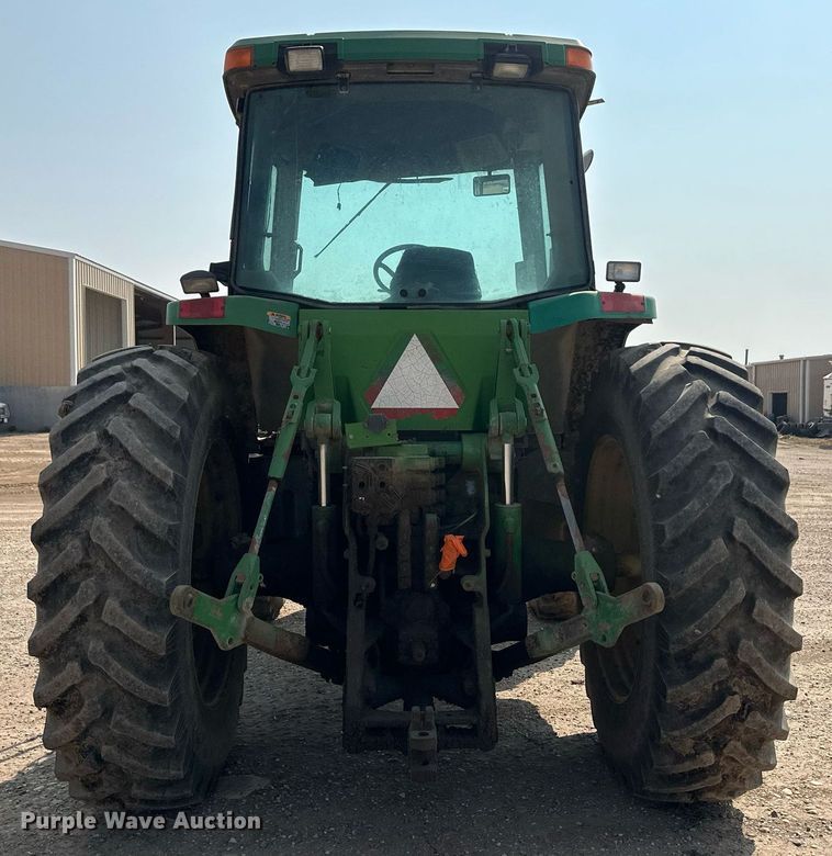 image for item OC9424 1995 John Deere 8200 MFWD tractor