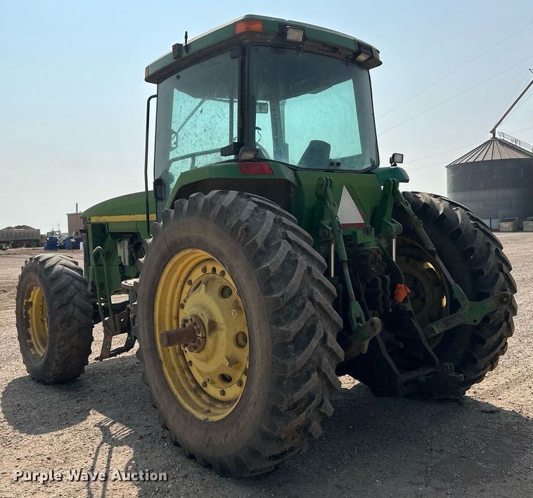 image for item OC9424 1995 John Deere 8200 MFWD tractor