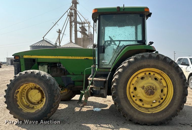 image for item OC9424 1995 John Deere 8200 MFWD tractor