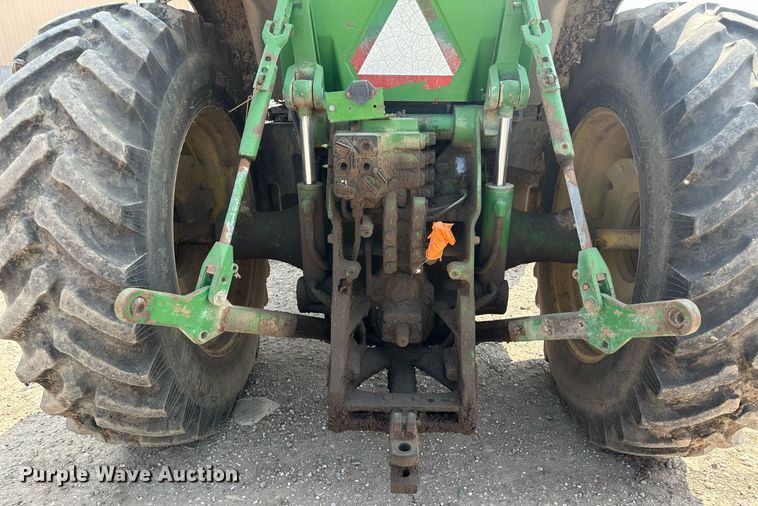 image for item OC9424 1995 John Deere 8200 MFWD tractor