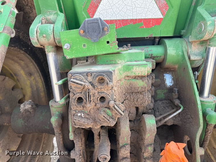 image for item OC9424 1995 John Deere 8200 MFWD tractor