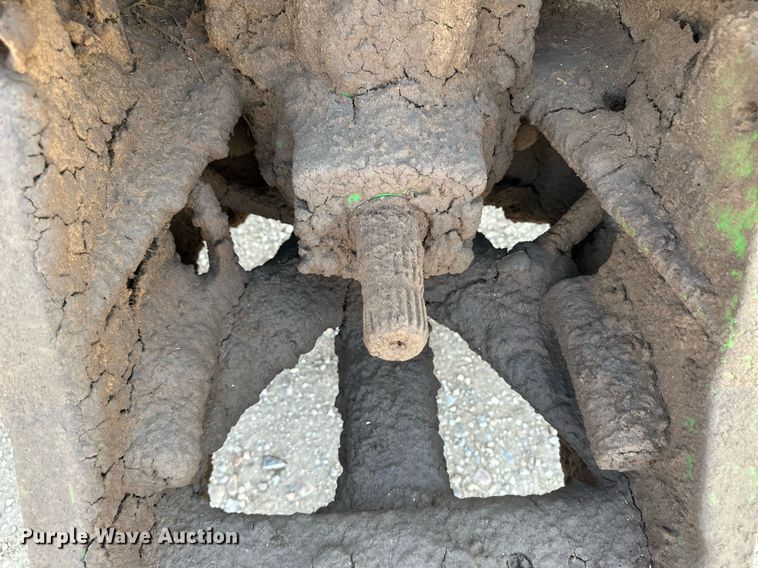 image for item OC9424 1995 John Deere 8200 MFWD tractor