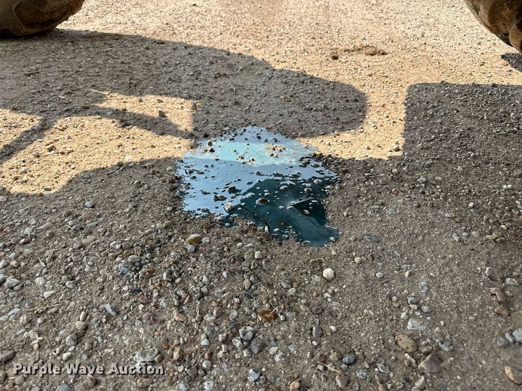 image for item OC9424 1995 John Deere 8200 MFWD tractor