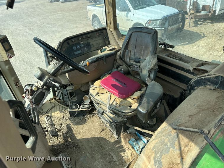 image for item OC9424 1995 John Deere 8200 MFWD tractor