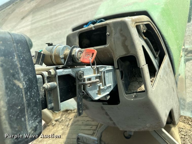 image for item OC9424 1995 John Deere 8200 MFWD tractor