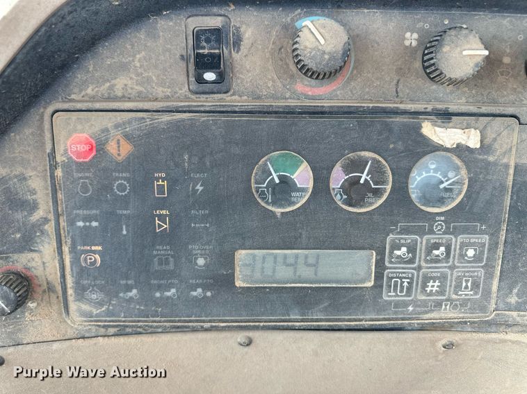 image for item OC9424 1995 John Deere 8200 MFWD tractor