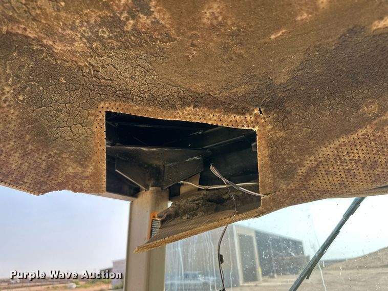 image for item OC9424 1995 John Deere 8200 MFWD tractor