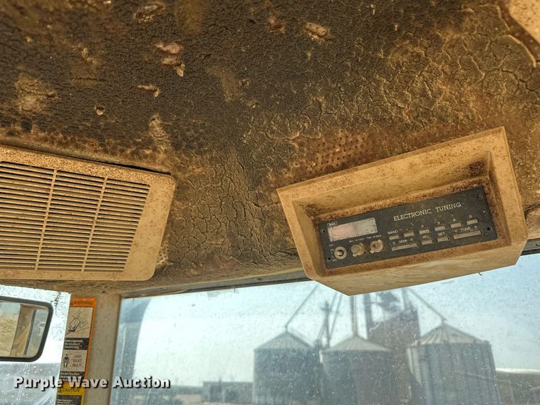 image for item OC9424 1995 John Deere 8200 MFWD tractor