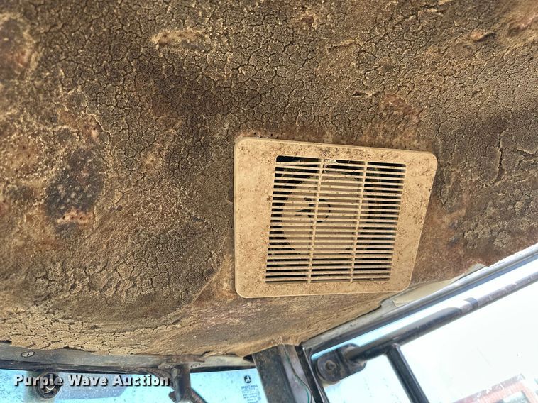 image for item OC9424 1995 John Deere 8200 MFWD tractor