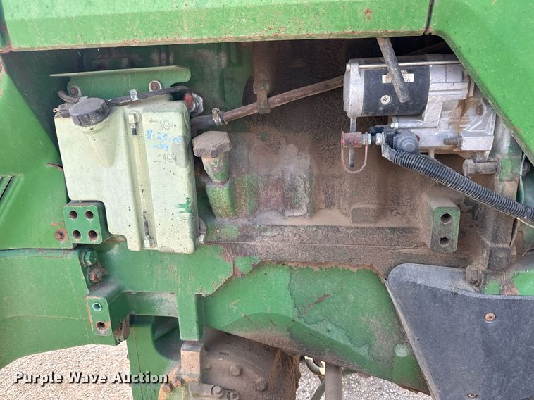 image for item OC9424 1995 John Deere 8200 MFWD tractor