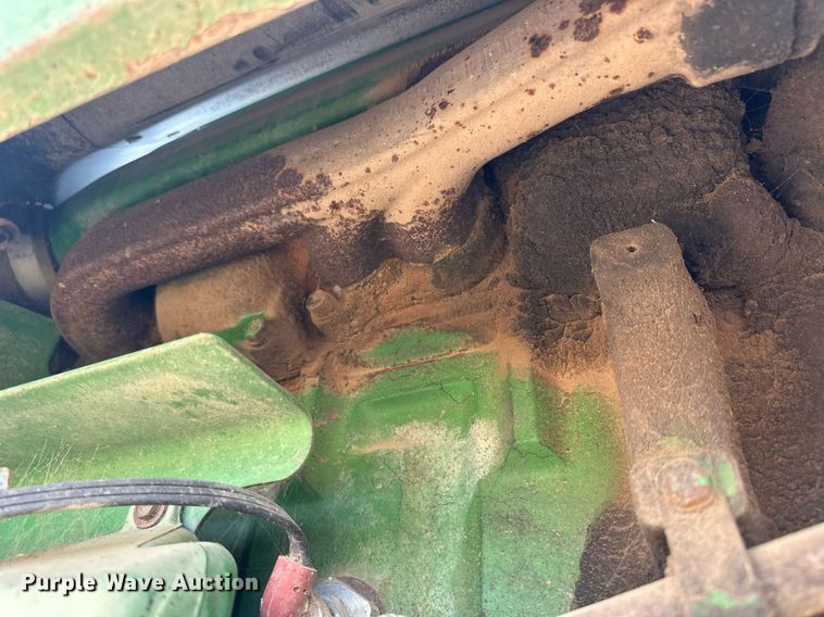 image for item OC9424 1995 John Deere 8200 MFWD tractor