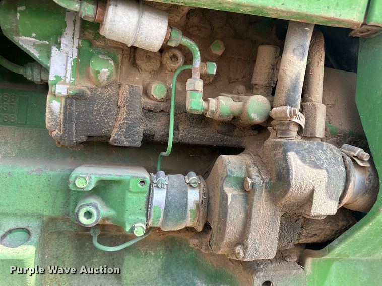 image for item OC9424 1995 John Deere 8200 MFWD tractor