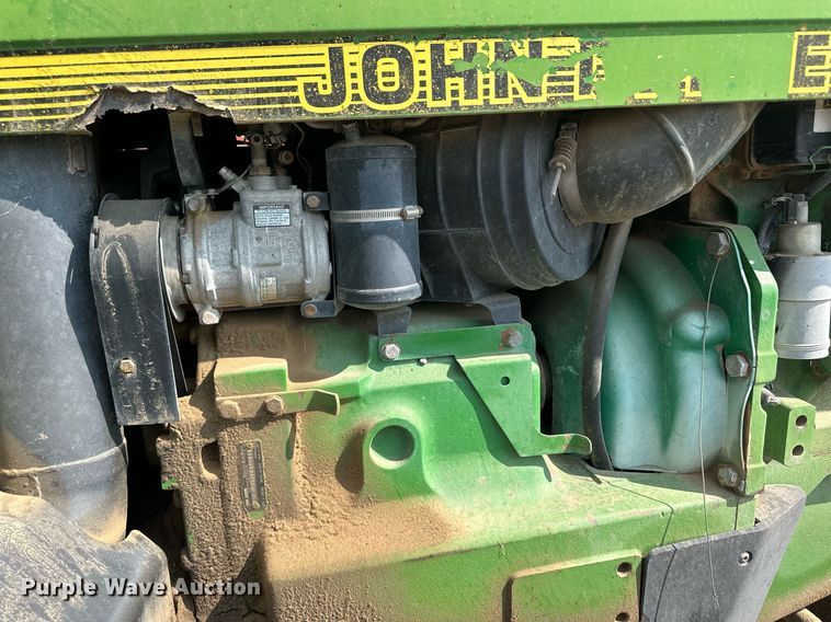 image for item OC9424 1995 John Deere 8200 MFWD tractor
