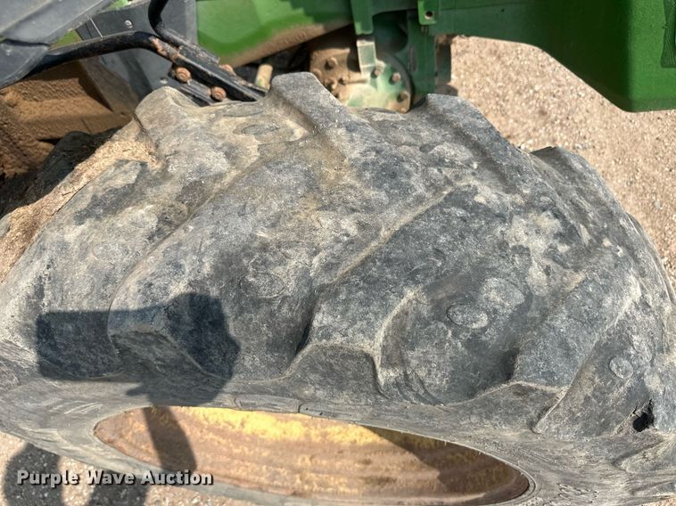 image for item OC9424 1995 John Deere 8200 MFWD tractor