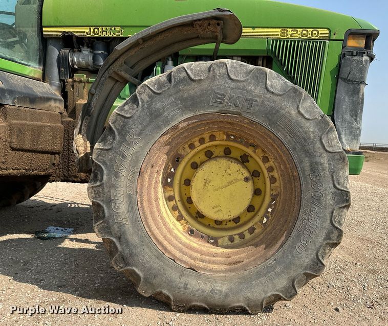 image for item OC9424 1995 John Deere 8200 MFWD tractor