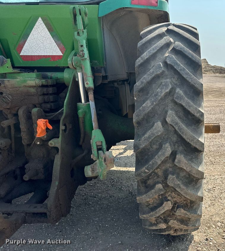 image for item OC9424 1995 John Deere 8200 MFWD tractor