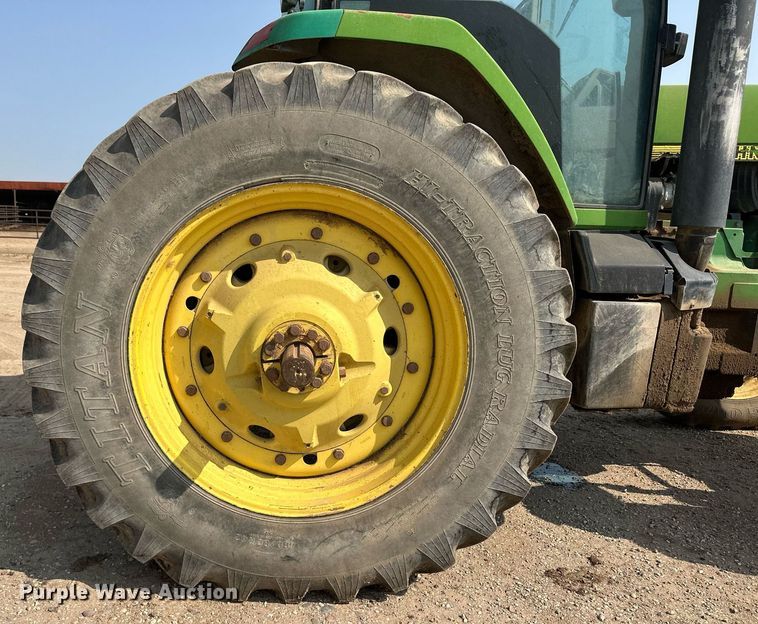 image for item OC9424 1995 John Deere 8200 MFWD tractor