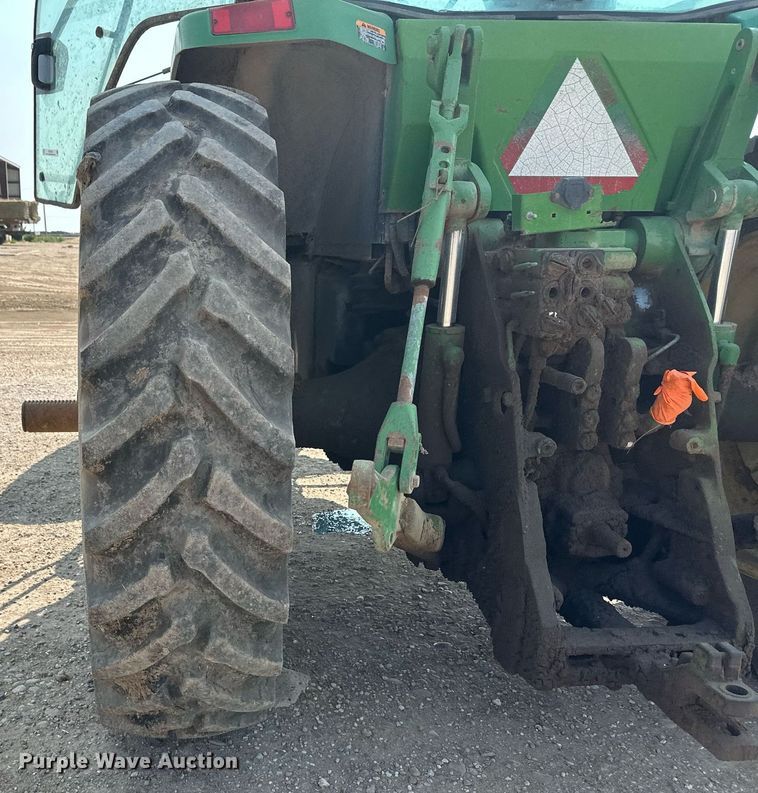 image for item OC9424 1995 John Deere 8200 MFWD tractor