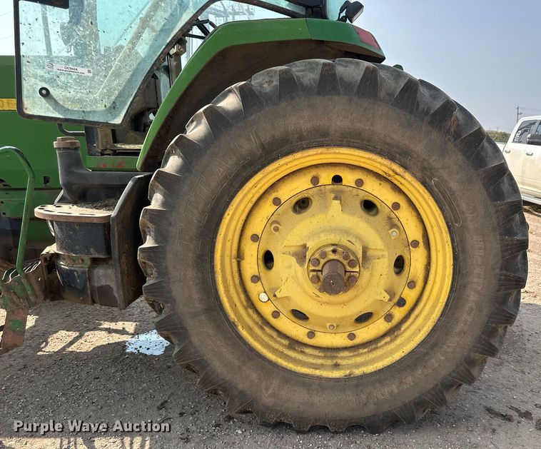 image for item OC9424 1995 John Deere 8200 MFWD tractor