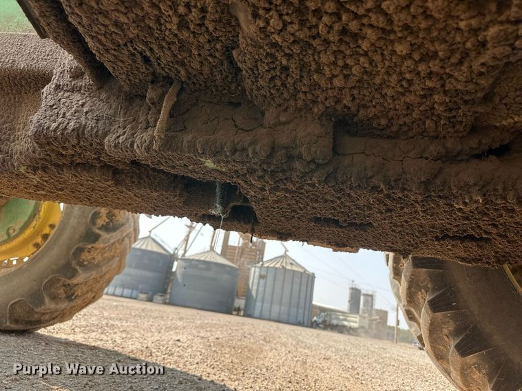 image for item OC9424 1995 John Deere 8200 MFWD tractor