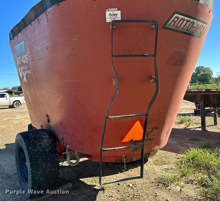 image for item OG9157 RotoMix  425 VXT feed mixer