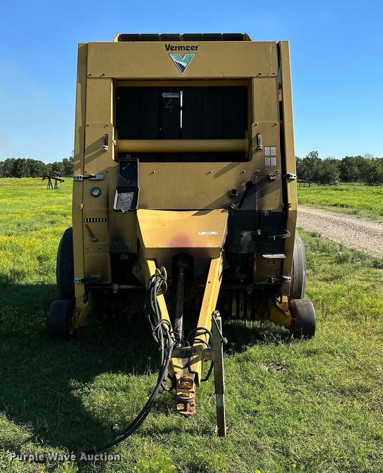 image for item OG9159 2013 Vermeer 604 Super M  round baler