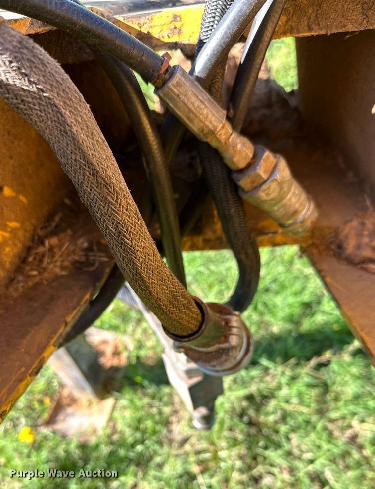 image for item OG9159 2013 Vermeer 604 Super M  round baler