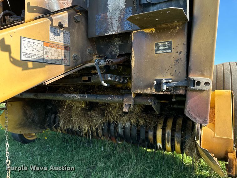 image for item OG9159 2013 Vermeer 604 Super M  round baler