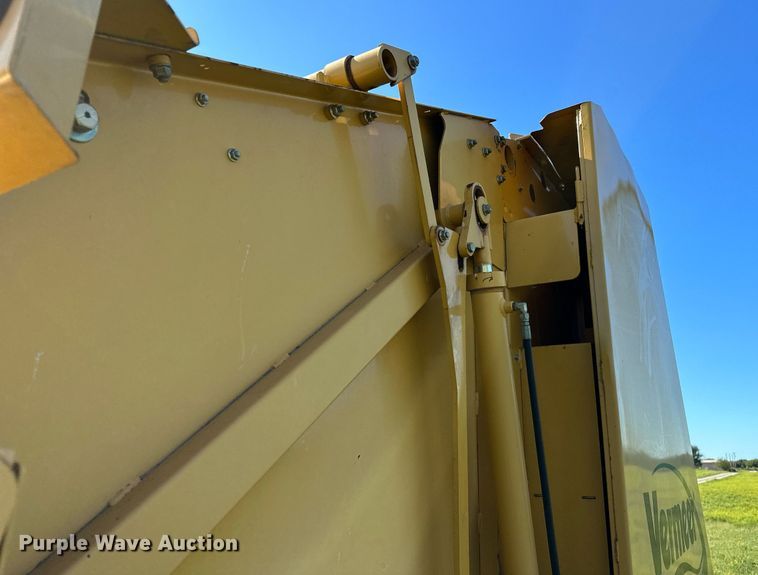 image for item OG9159 2013 Vermeer 604 Super M  round baler