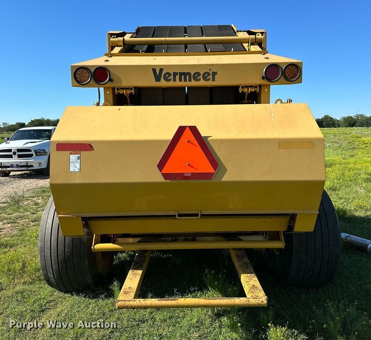 image for item OG9159 2013 Vermeer 604 Super M  round baler