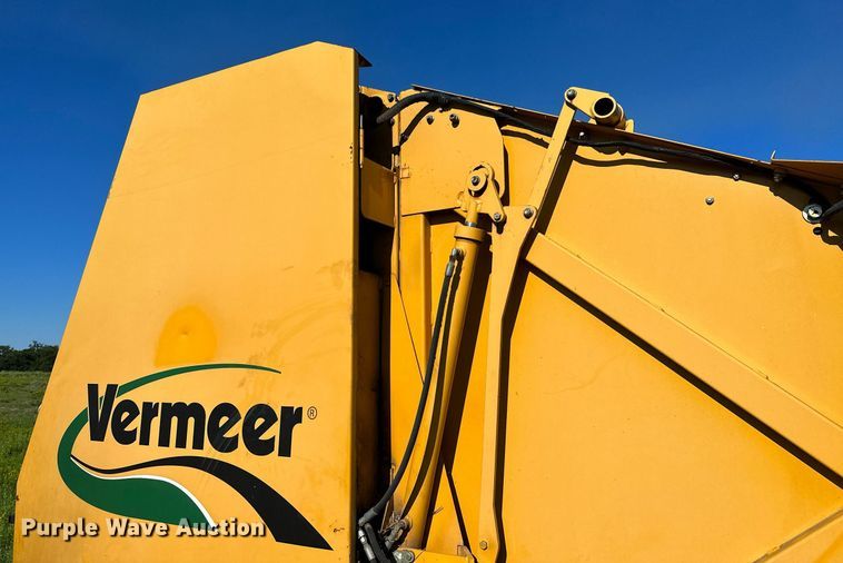 image for item OG9159 2013 Vermeer 604 Super M  round baler