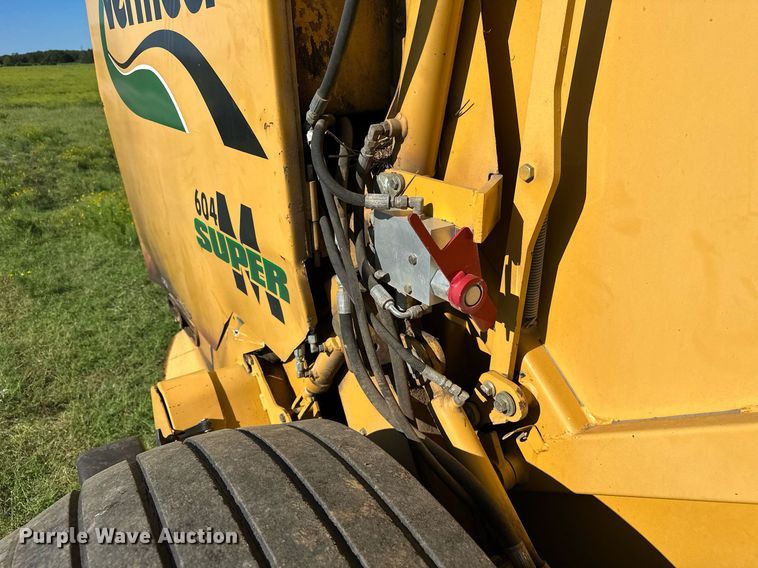 image for item OG9159 2013 Vermeer 604 Super M  round baler