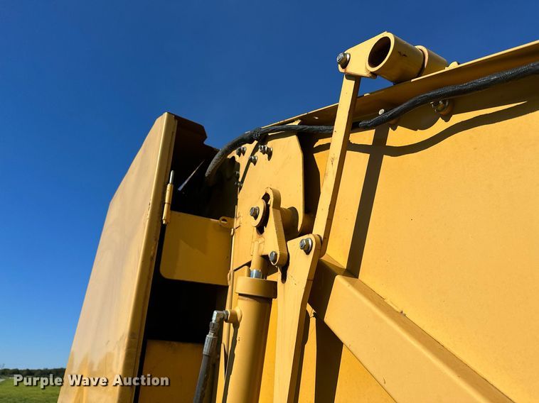 image for item OG9159 2013 Vermeer 604 Super M  round baler