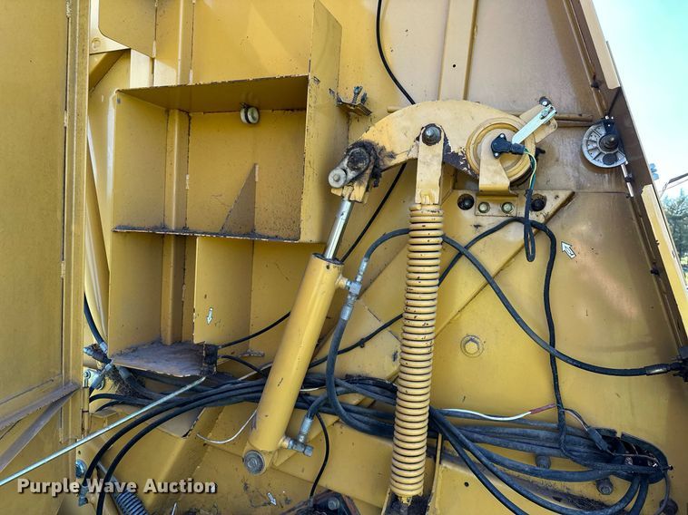 image for item OG9159 2013 Vermeer 604 Super M  round baler