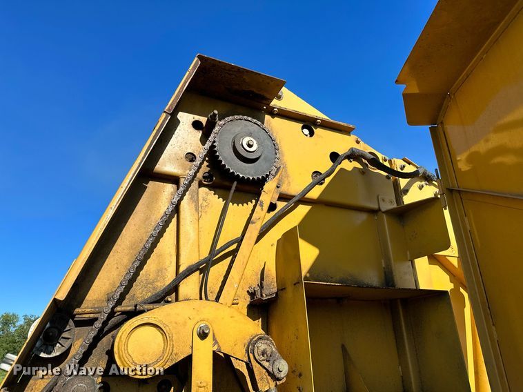 image for item OG9159 2013 Vermeer 604 Super M  round baler