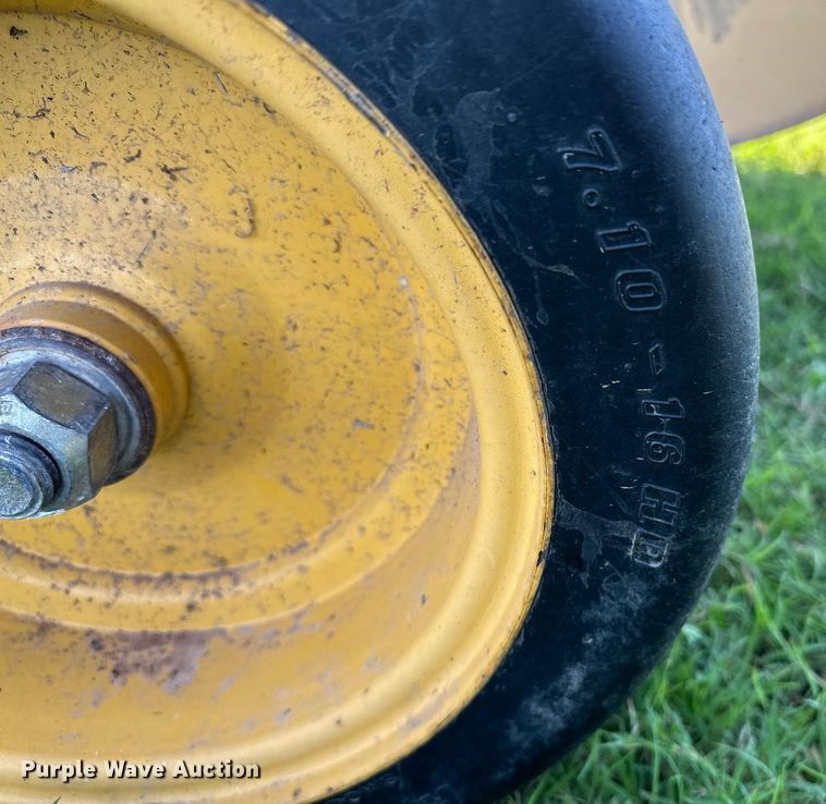 image for item OG9159 2013 Vermeer 604 Super M  round baler