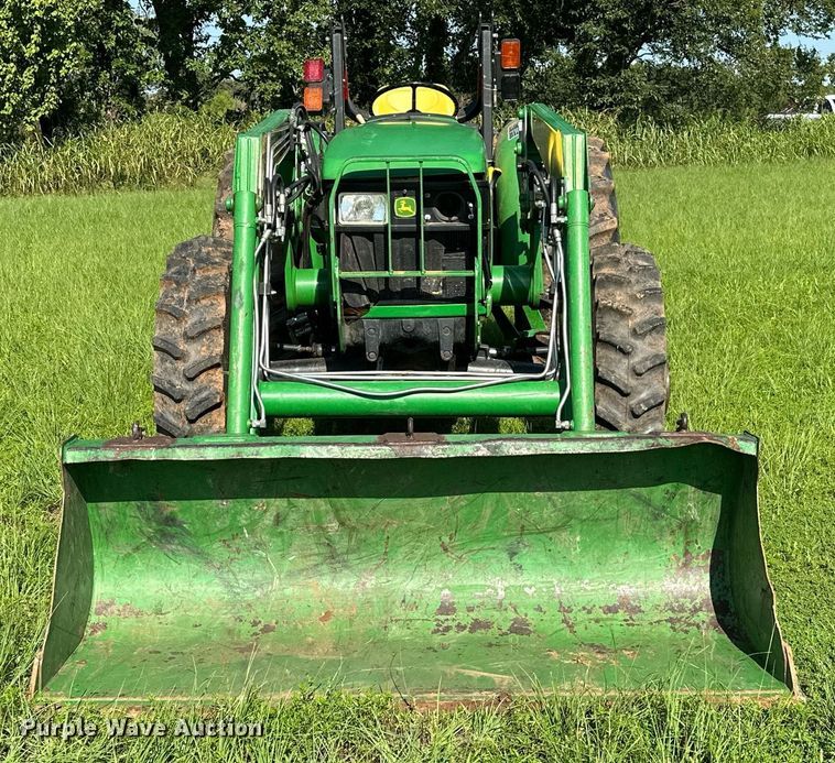 image for item OG9160 2006 John Deere 5105  tractor