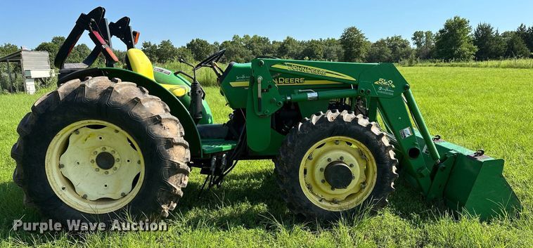 image for item OG9160 2006 John Deere 5105  tractor
